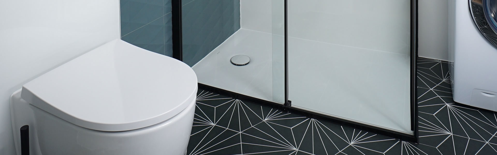 Pogledajte odvažna keramička rješenja u kupaonici od 4m2